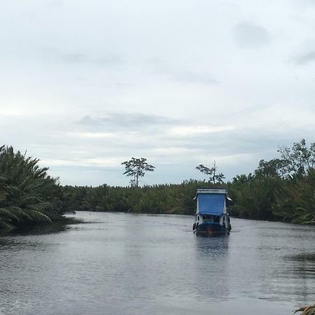 Orangutan Shaka Houseboat With Cabin Пангкалан Бун Экстерьер фото